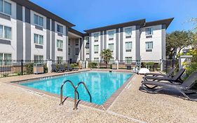 Best Western Medical Center North Inn & Suites Near Six Flags